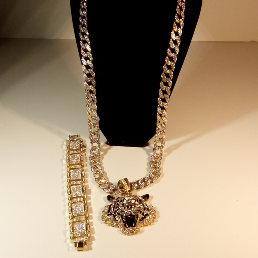 I CE OUT GOLD PLATED NECKLACE CHARM & BRACELET